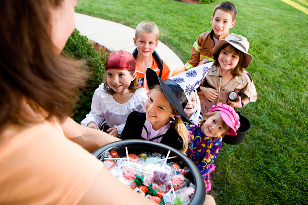 mizner-country-club-delray-beach-trick-or-treating